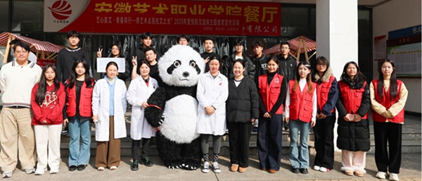 活动工作人员合影.jpg